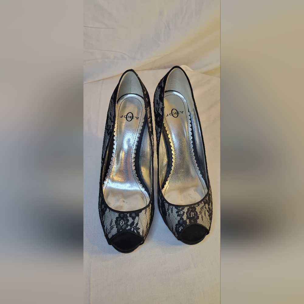 Joey O size 7.5 black and tan shoes